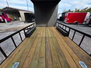 8.5′ x 32′ Gooseneck Hybrid Enclosed Trailer - Image 17