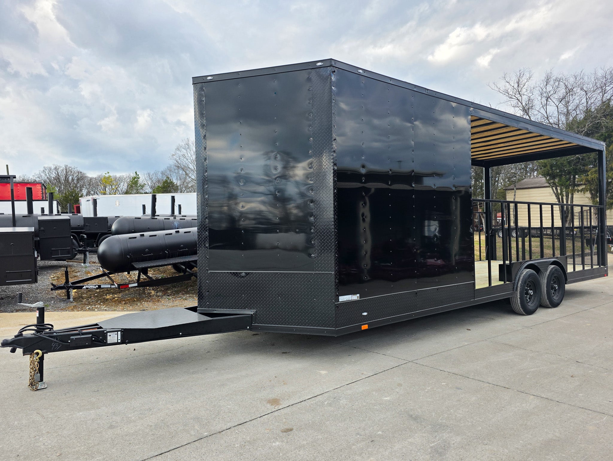 8.5×24 Black Hybrid Enclosed Trailer (2) 5,200lb Axles 10K GVWR 8.5×24 Black Hybrid Enclosed Trailer (2) 5,200lb Axles 10K GVWR - Image 1