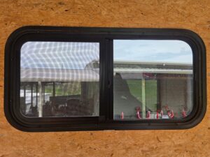 7′ x 14′ White V-Nose Hybrid Enclosed Trailer with 6′ Gate - Image 32