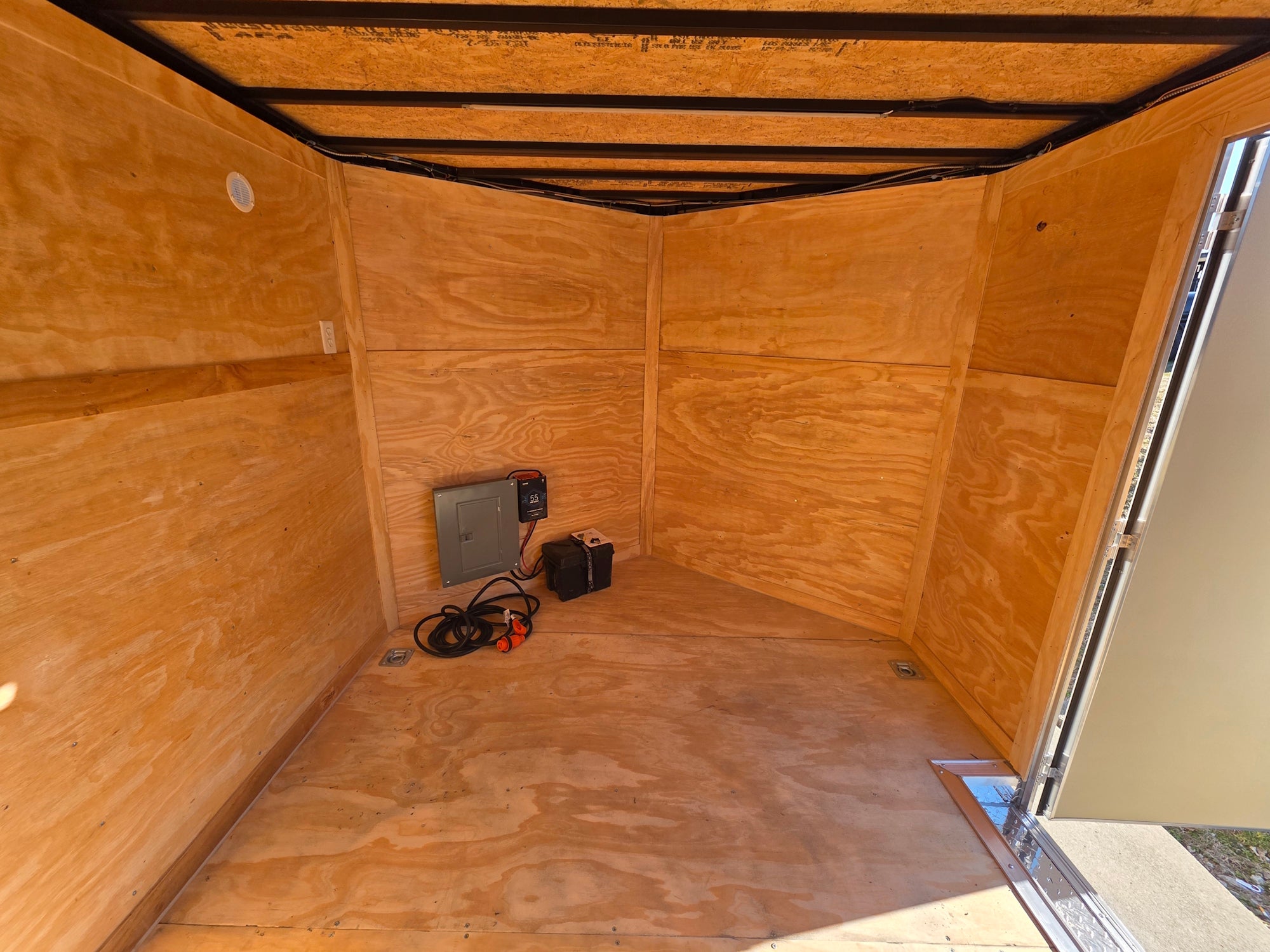 8.5 X 22 Hybrid Enclosed Trailer With 30amp Electric Package (2) 5,200lb Axles - Image 29
