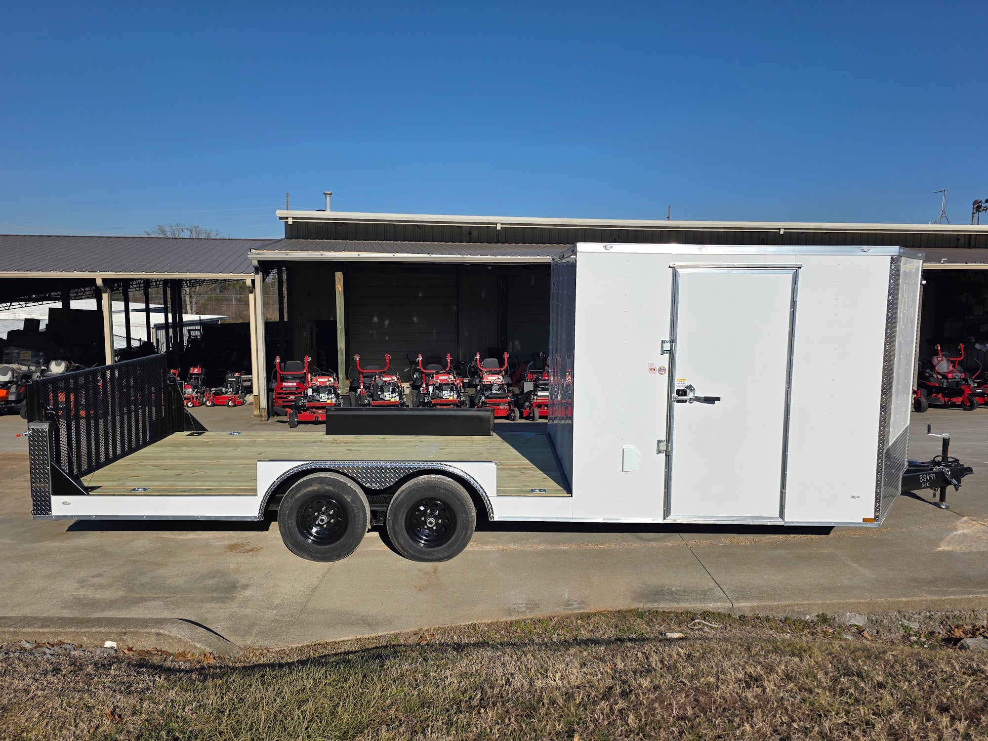 8.5 X 22 Hybrid Enclosed Trailer With 30amp Electric Package (2) 5,200lb Axles - Image 5