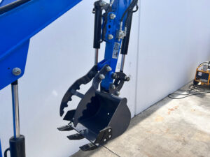 1.2 Ton 23 HP Mini Excavator W/ Hydraulic Thumb | MX20R - Image 13