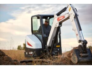 E32 Compact Excavator - Image 2