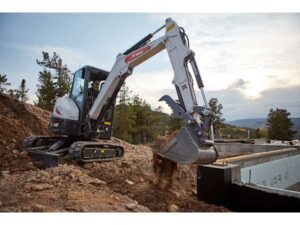 E32 Compact Excavator - Image 4