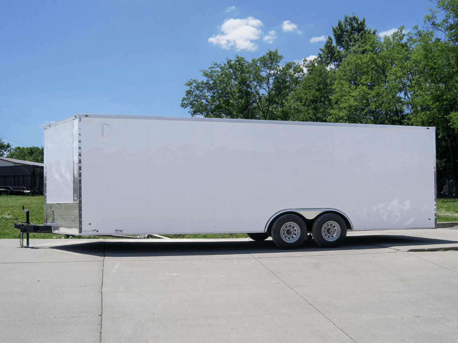 8.5×24 V-Nose Enclosed Trailer (2) 5,200lb Axles 10.4k GVWR 8.5×24 V-Nose Enclosed Trailer (2) 5,200lb Axles 10.4k GVWR - Image 1